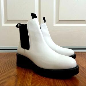SOLD | Secret Celebrity | NEW White Ankle Boots | 7